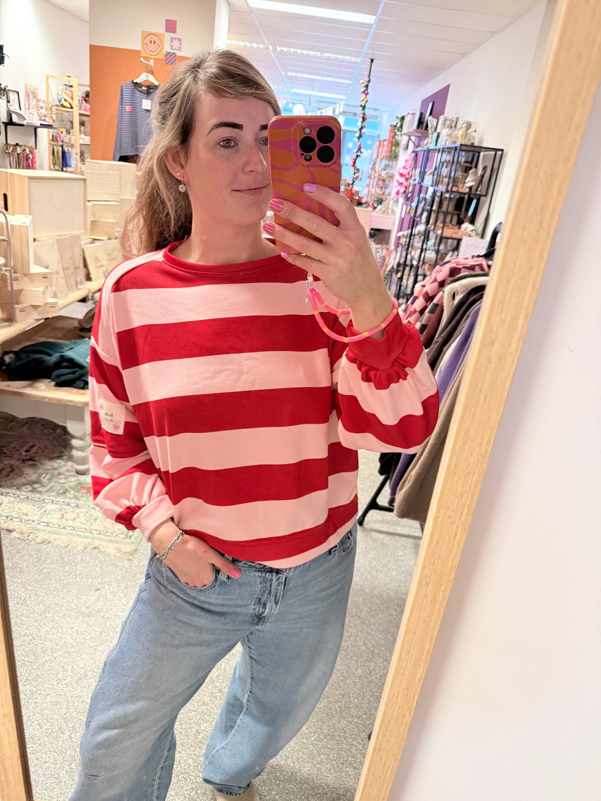 Sweater streep ‘good vibes’