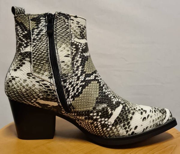 AANBIEDING: Laarsje slangenprint