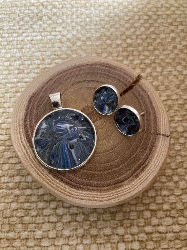 Hand made acrylhanger met oorbellen (4) rond