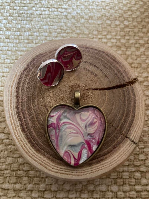 Hand made acrylhanger hart met oorbellen (29)