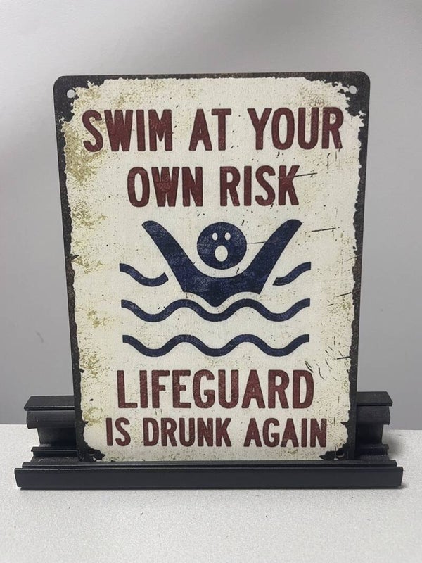 Swim at own risk houten wandbord