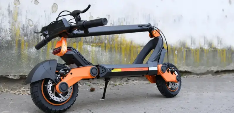 Kukirin G3 E-Scooter zusammengefaltet für den Transport im Auto