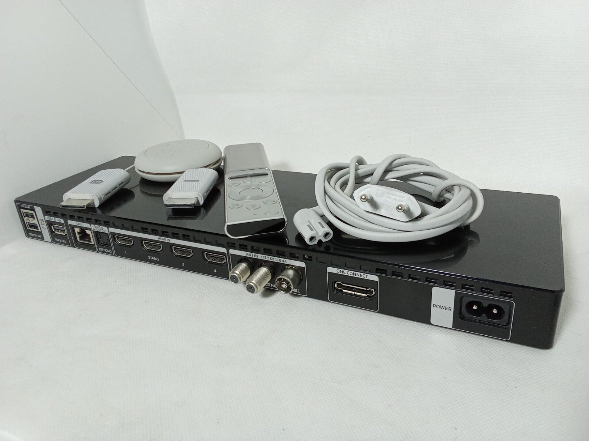 One connect box Samsung QE49Q7FAML SOC1000M BN91-19040P BN9119040P BN91-19039K BN91-19039K BN39-02301B BN3902301B