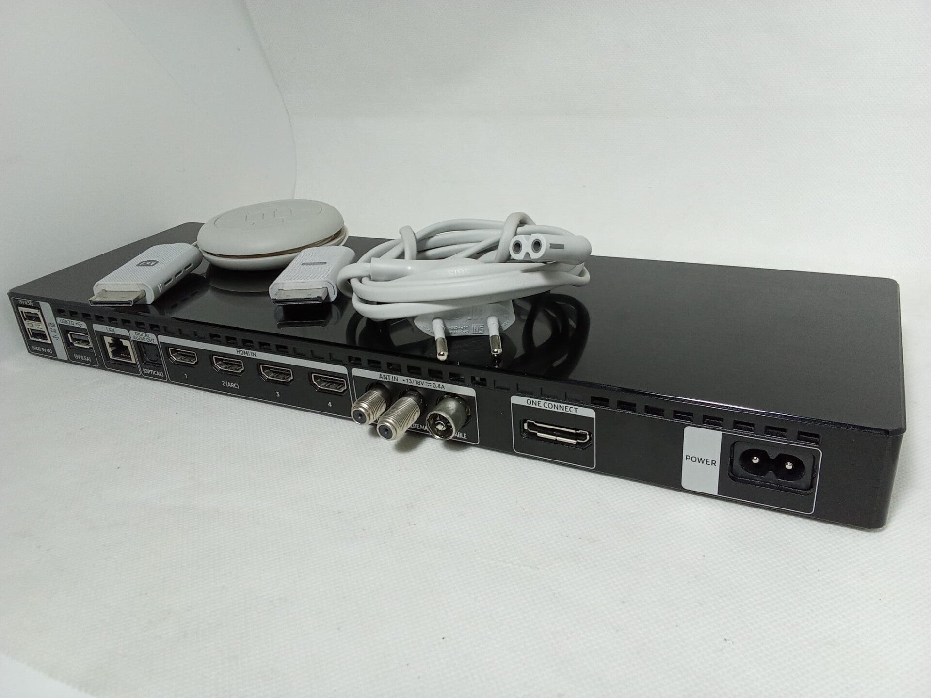 One connect box Samsung QE49Q7FAML SOC1000M BN91-19040P BN9119040P BN91-19039K BN91-19039K BN39-02301B BN3902301B