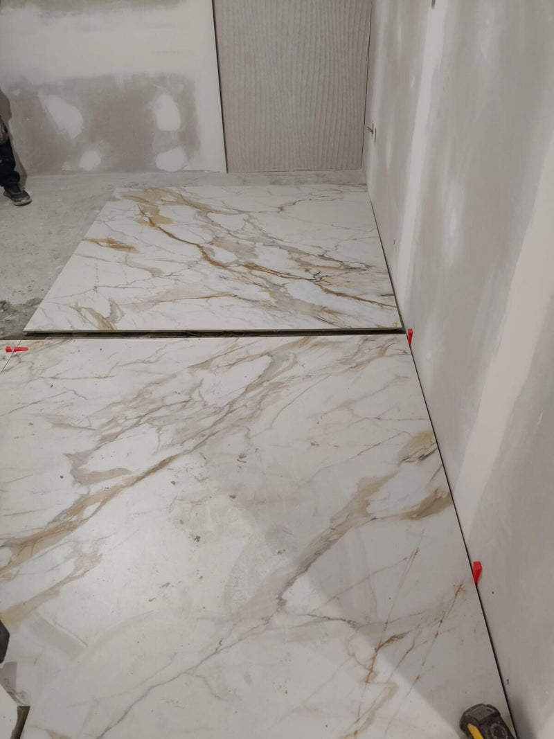 Superficie interior con acabado tipo mármol