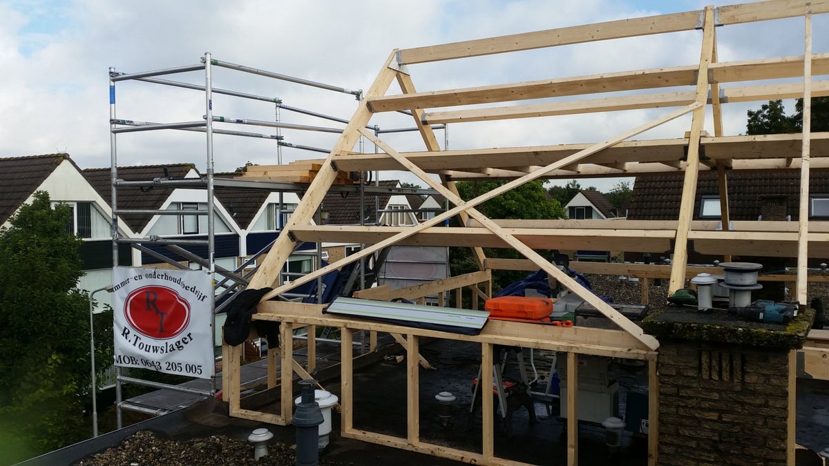 Logo rtouwslagertimmerenonderhoudsbedrijf