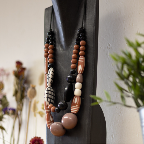Lange collier in bruin/zwart