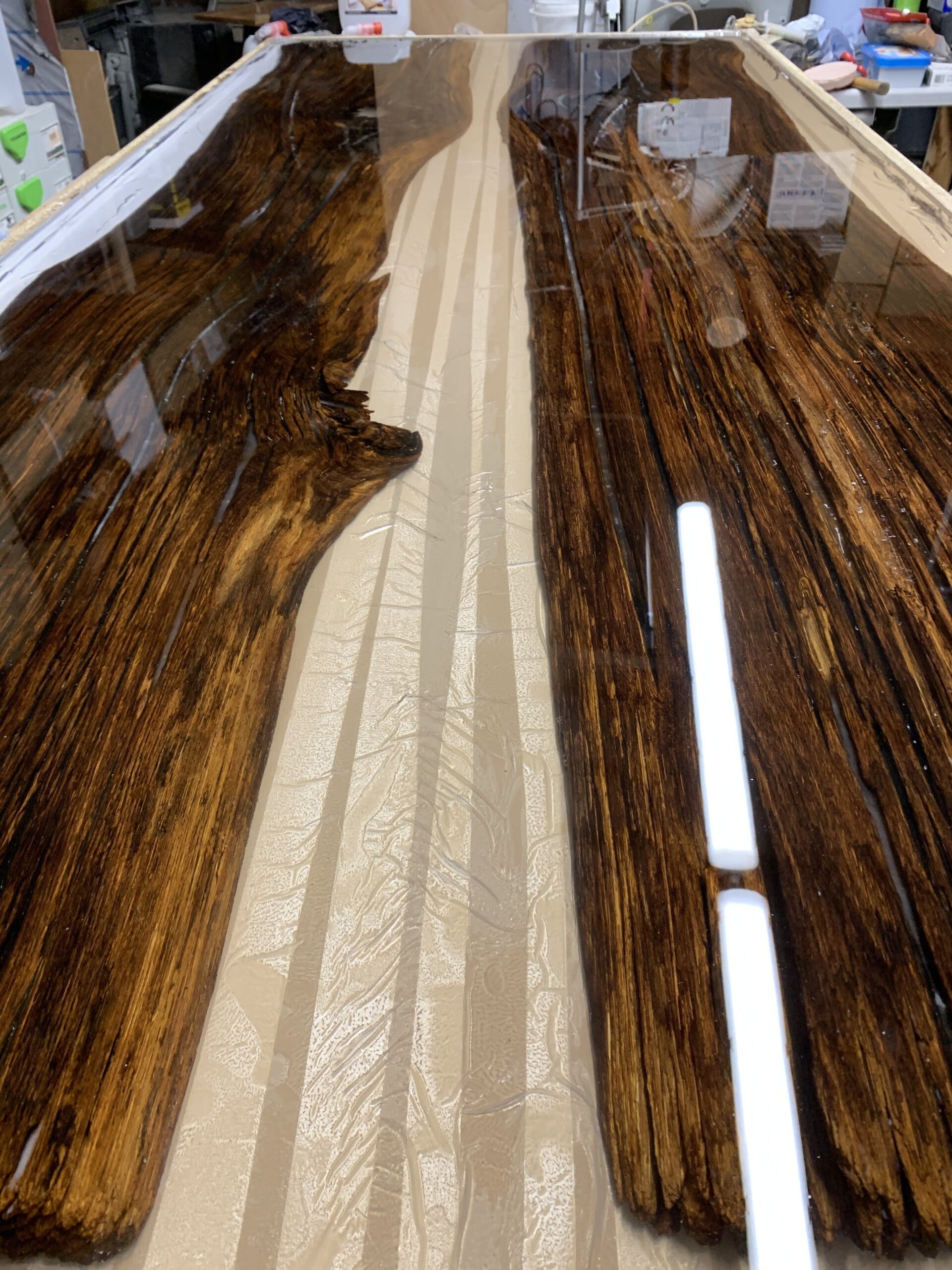 Eettafel  Kastanjelaar met doorkijk en fluor effect EAN 4426384897825