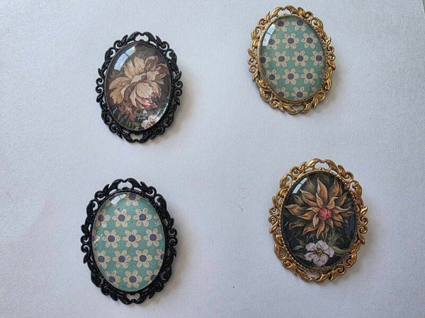 Broche motifs anciens