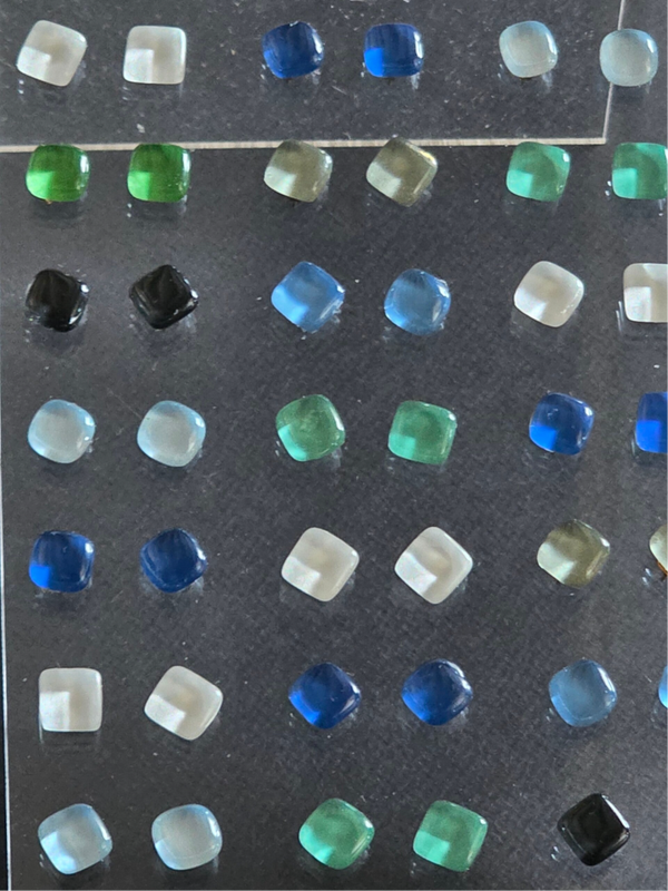 Boucles d’oreilles puces – Émaux de verre