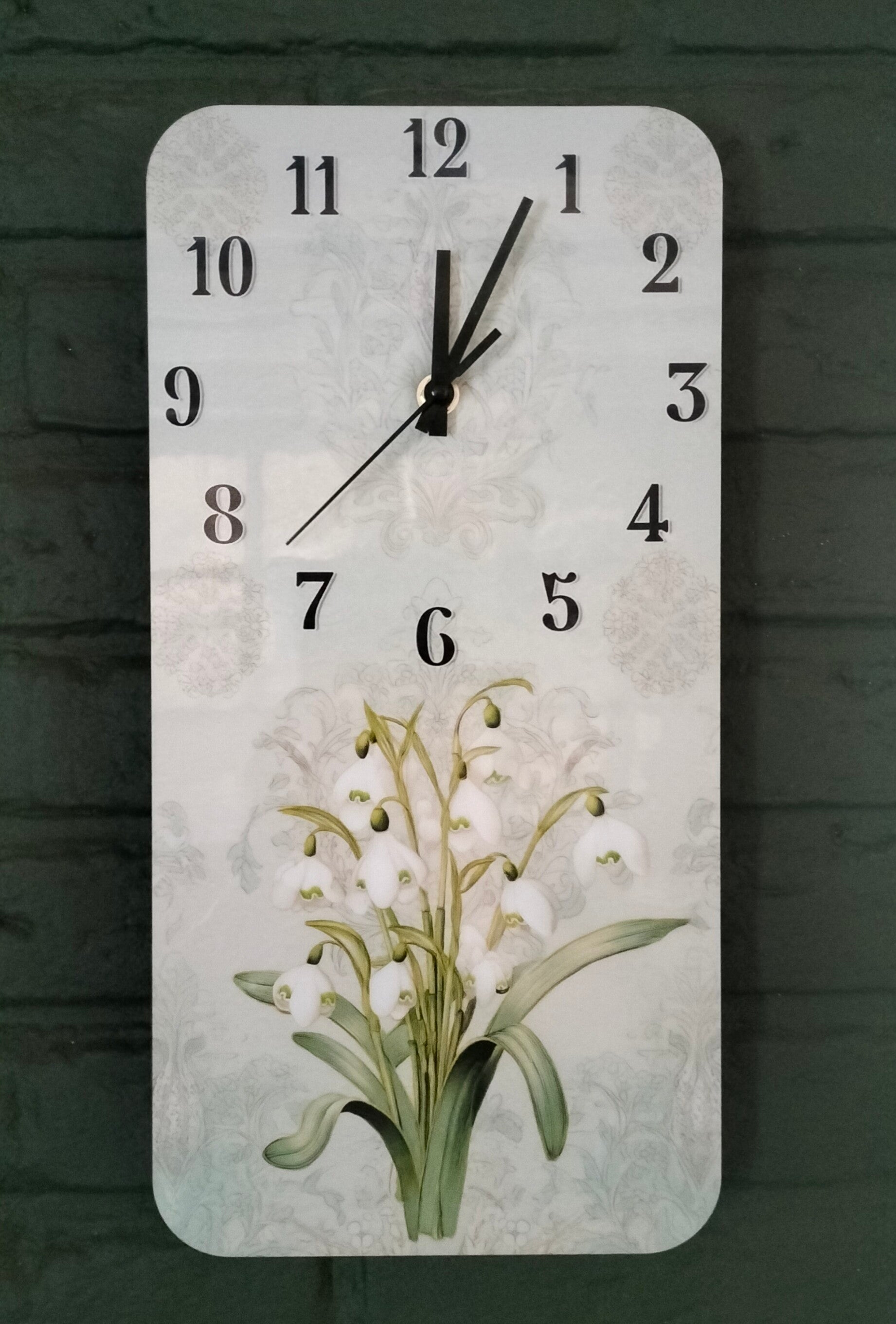 Wandklok met sneeuwklokjes