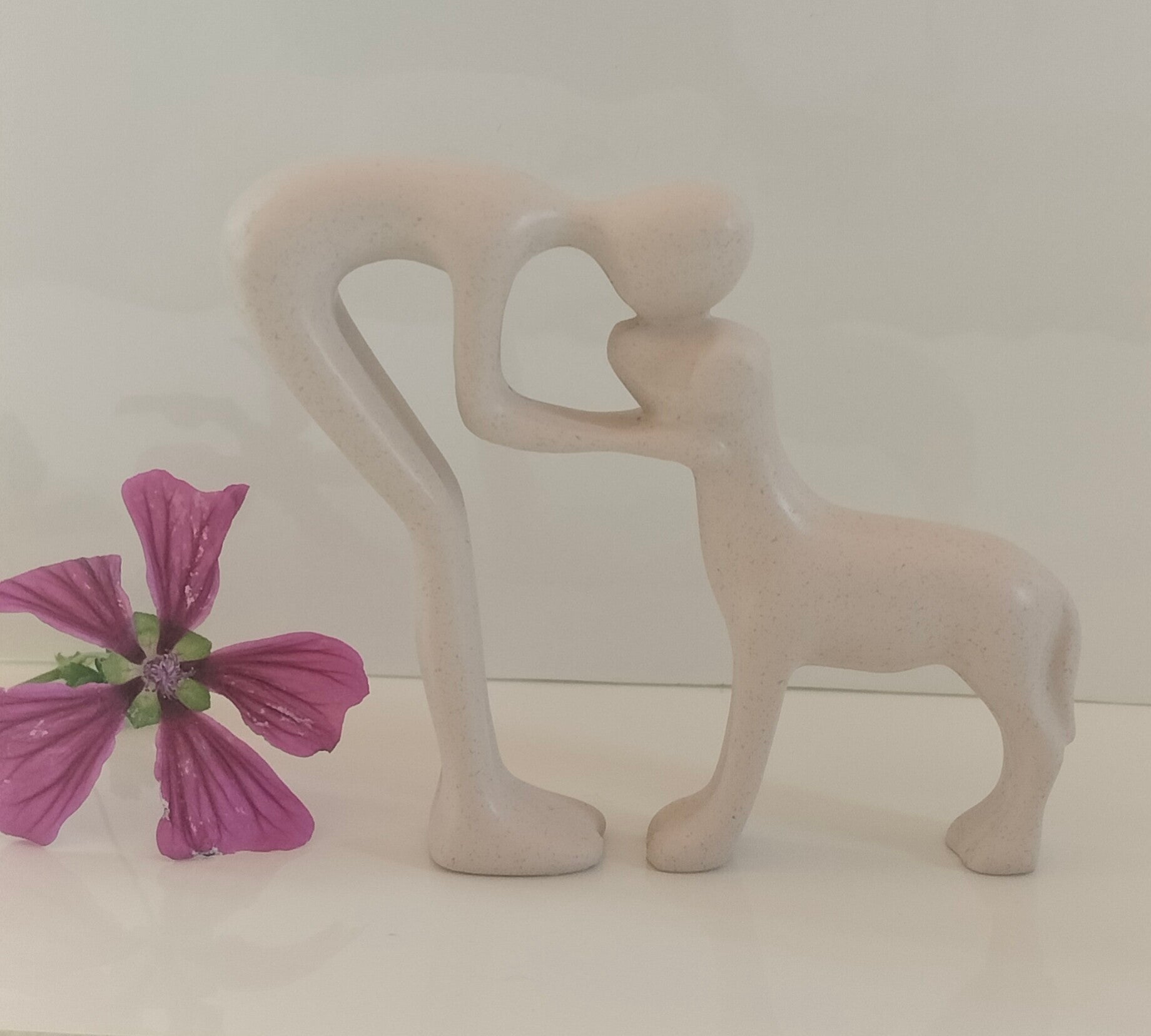 Beeldje mens en hond (klein formaat)