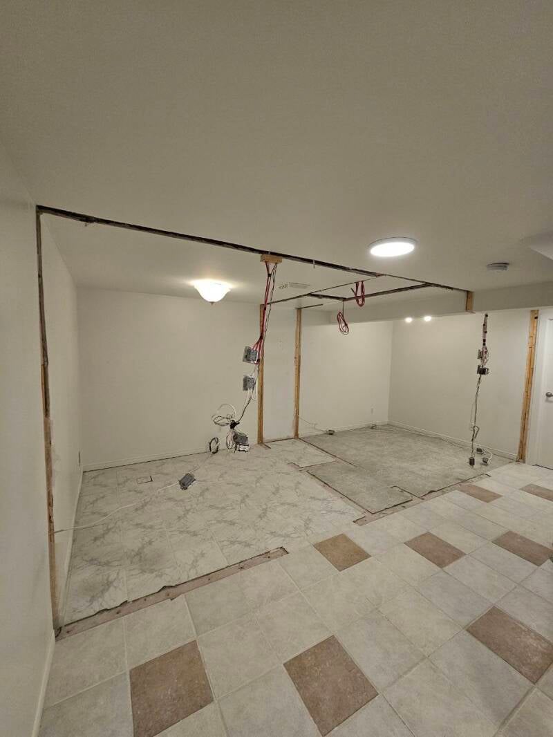 Retrait complet de 3 murs intérieurs et cloisons – service de démolition partielle résidentielle à Montréal par DEMOVA