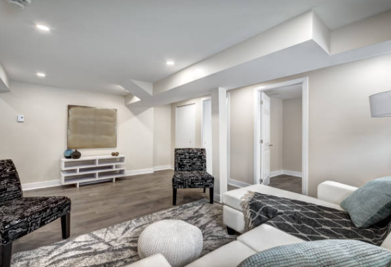 énovation complète d’un sous-sol résidentiel – aménagement intérieur moderne et sécuritaire par DEMOVA à Montréal, Laval et Rive-Sud