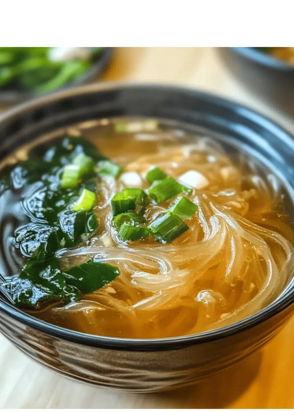 Vietnamese Pho noodles soep kip