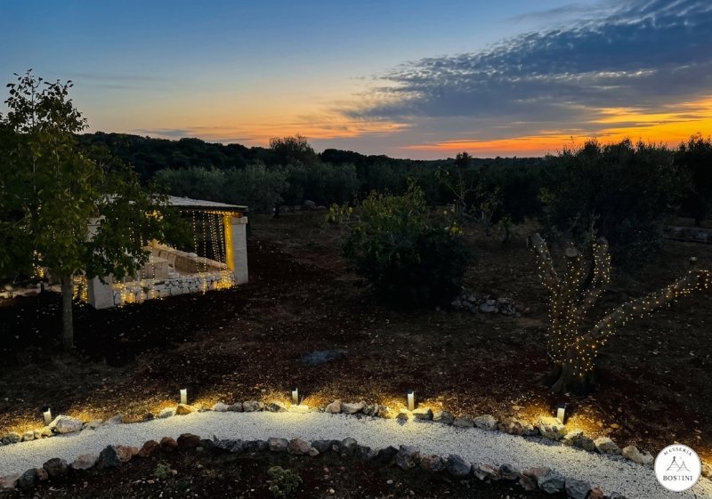 Masseria Bostini a Ostuni: casa vacanza su una collina privata con piscina e trulli nella Valle d'Itria
