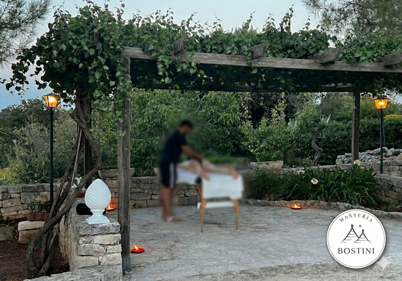 Masseria Bostini a Ostuni: casa vacanza su una collina privata con piscina e trulli nella Valle d'Itria