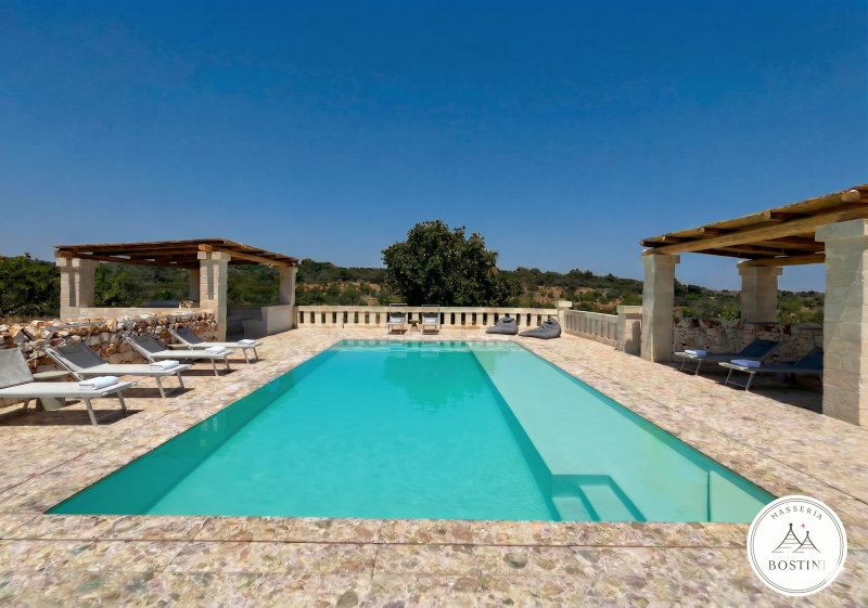 Piscina della Masseria Bostini a Ostuni, casa vacanza tipica pugliese