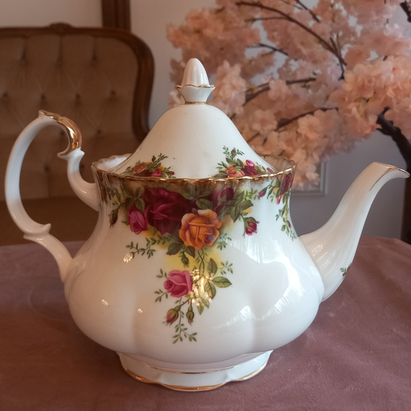 Royal Albert Old Country Roses Medium Teapot