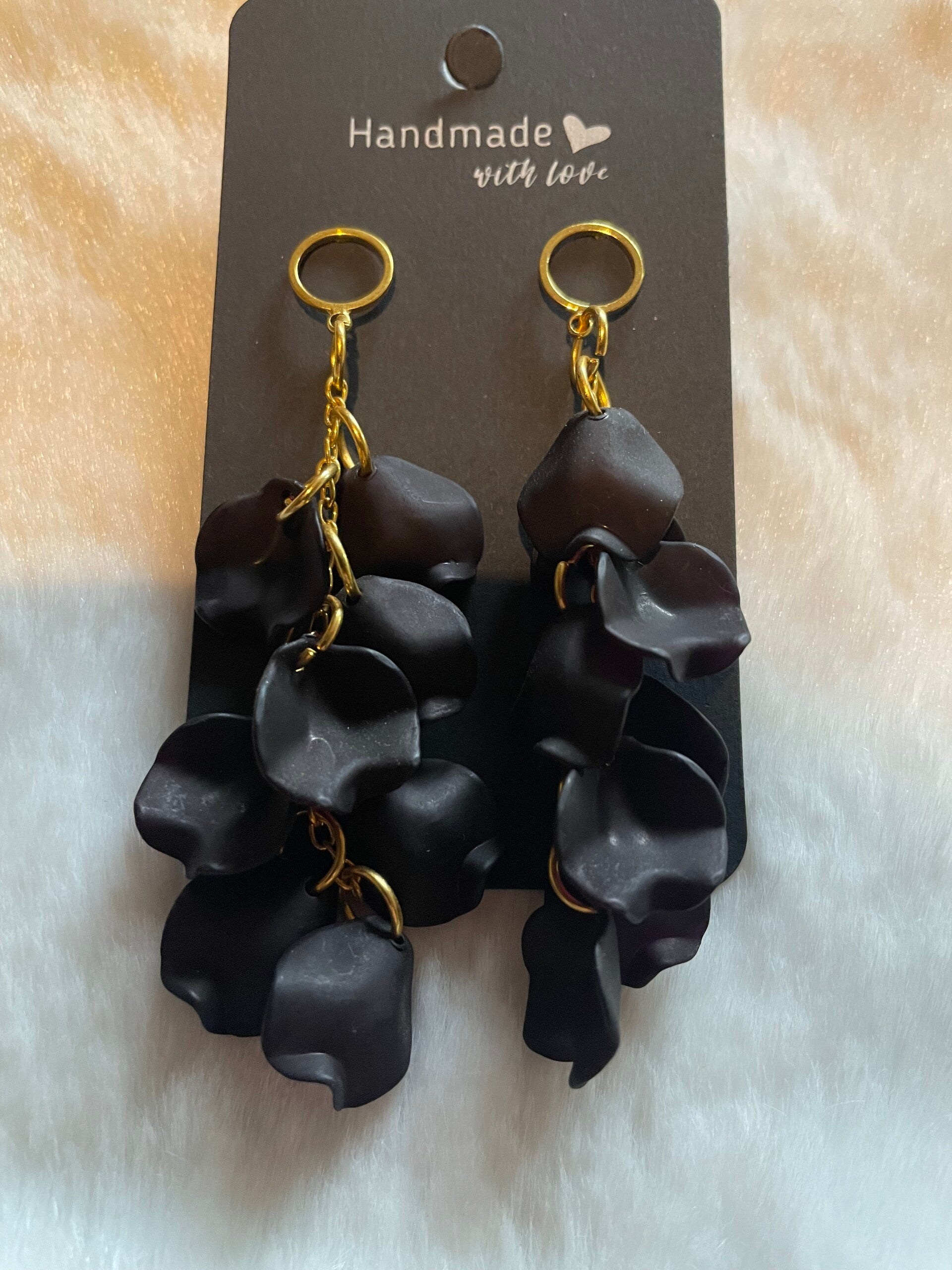 Goud met bloemenblaadjes