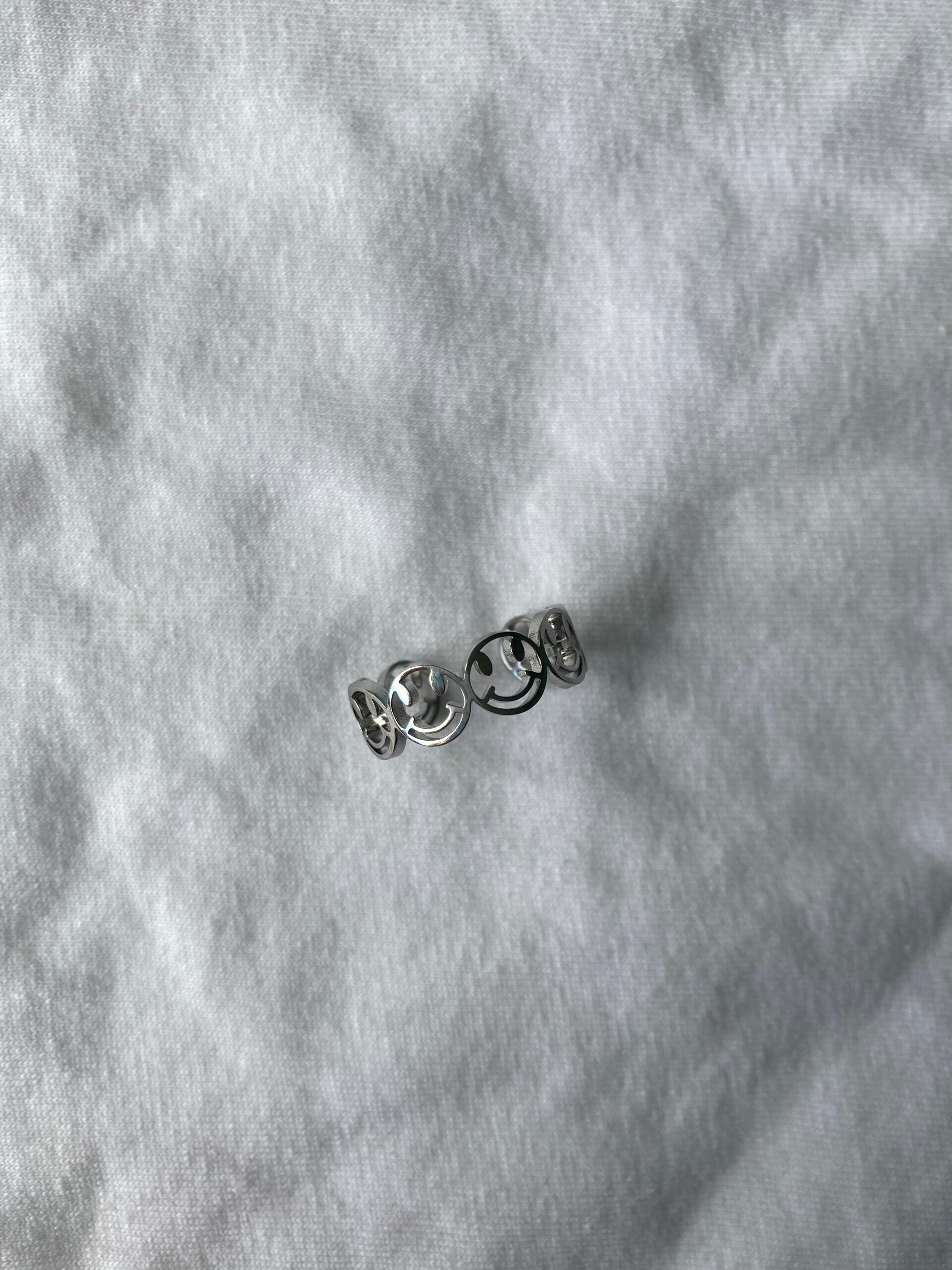 Smile ring silver