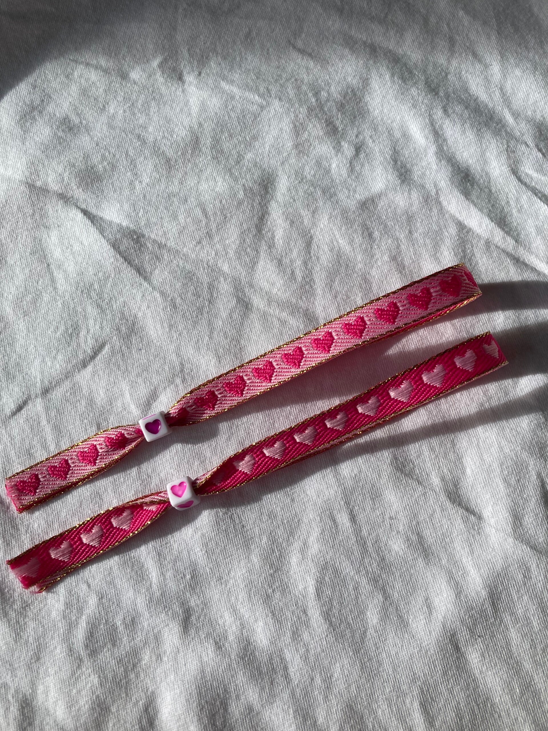 Pink hart lintarmbandje (per stuk)