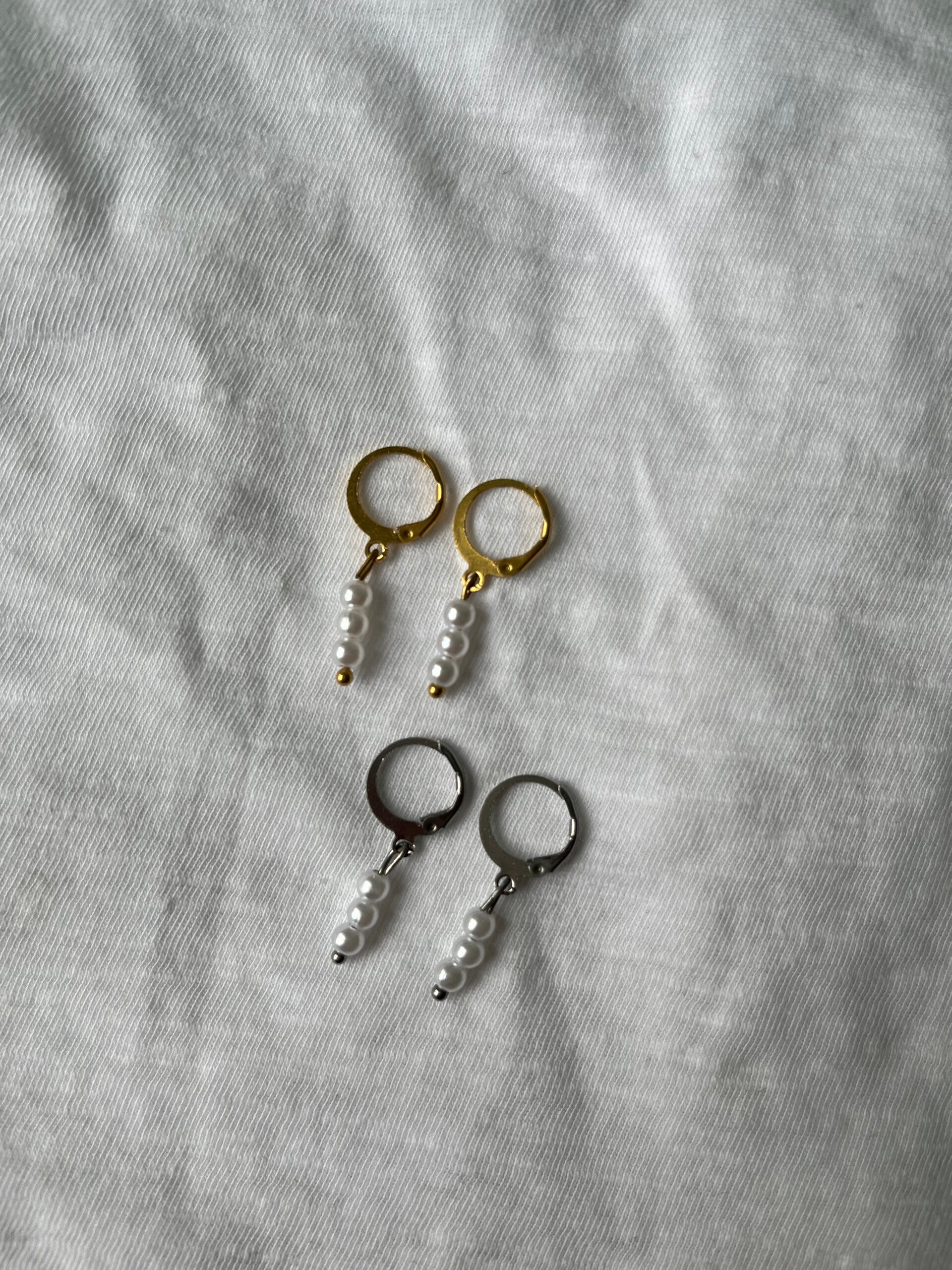 Little pearl earrings