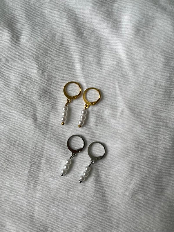 Little pearl earrings