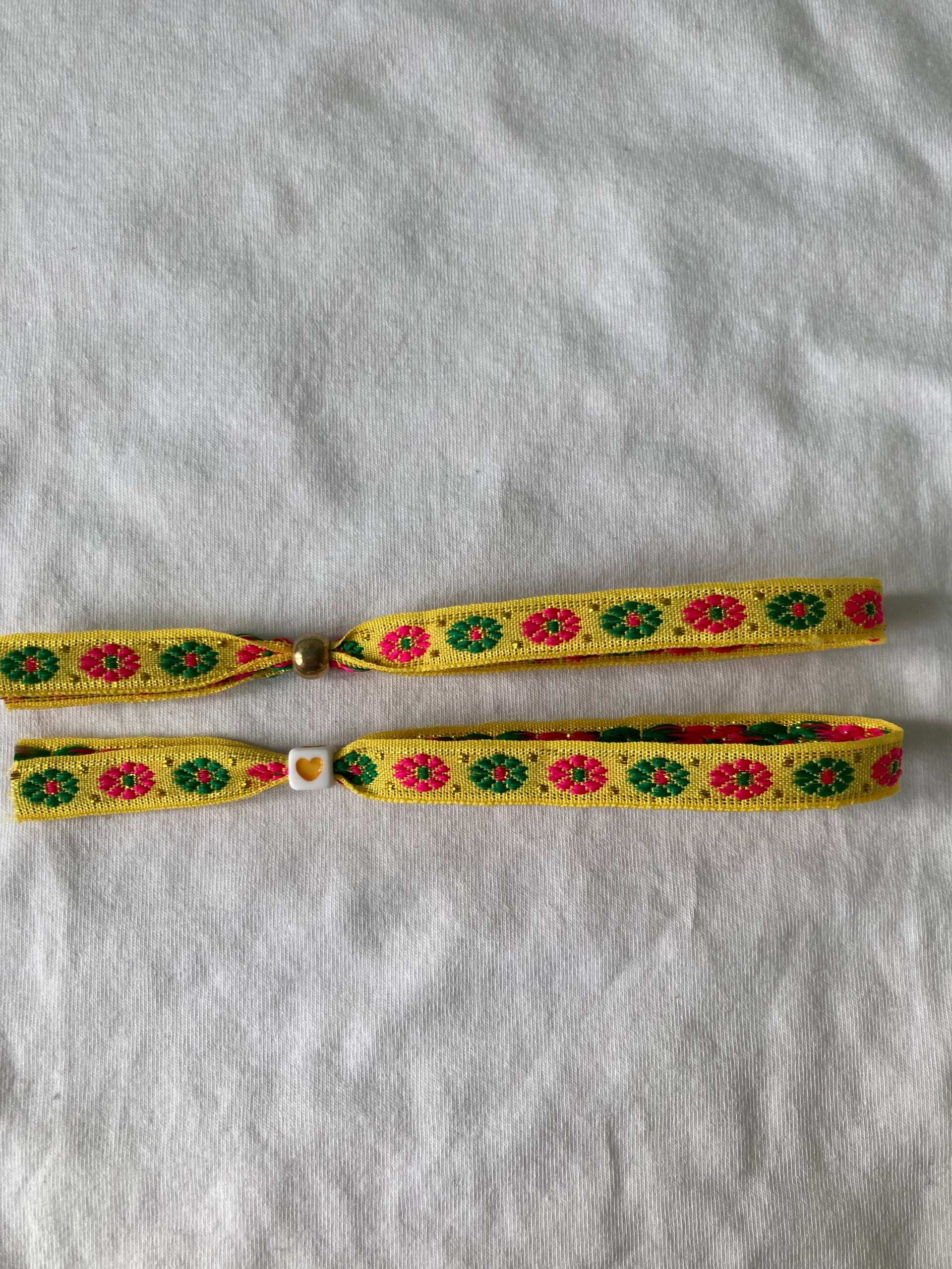 Dubbel Flower lintarmbandje yellow (per stuk)