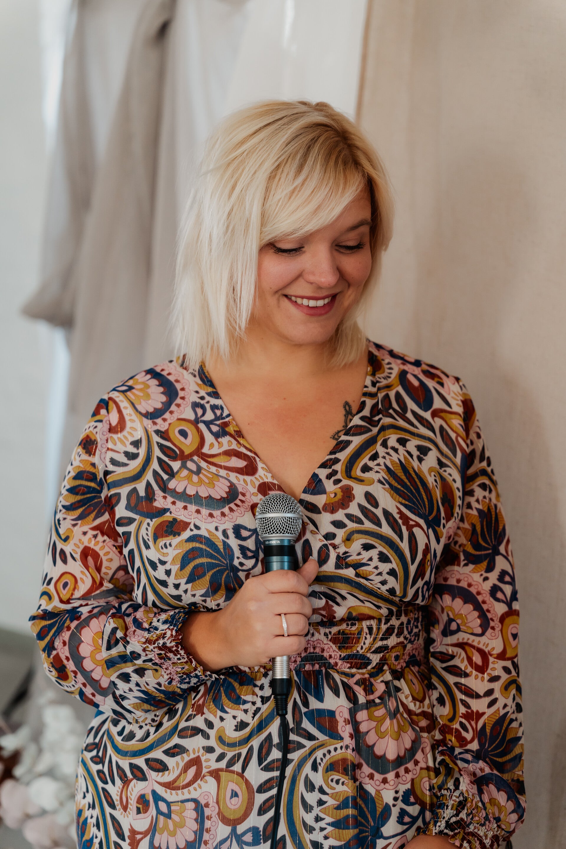 Freie Trauung Düren Aachen Köln Traurednerin Hochzeitssängerin Hochzeit Event Wedding Sängerin  Standesamt