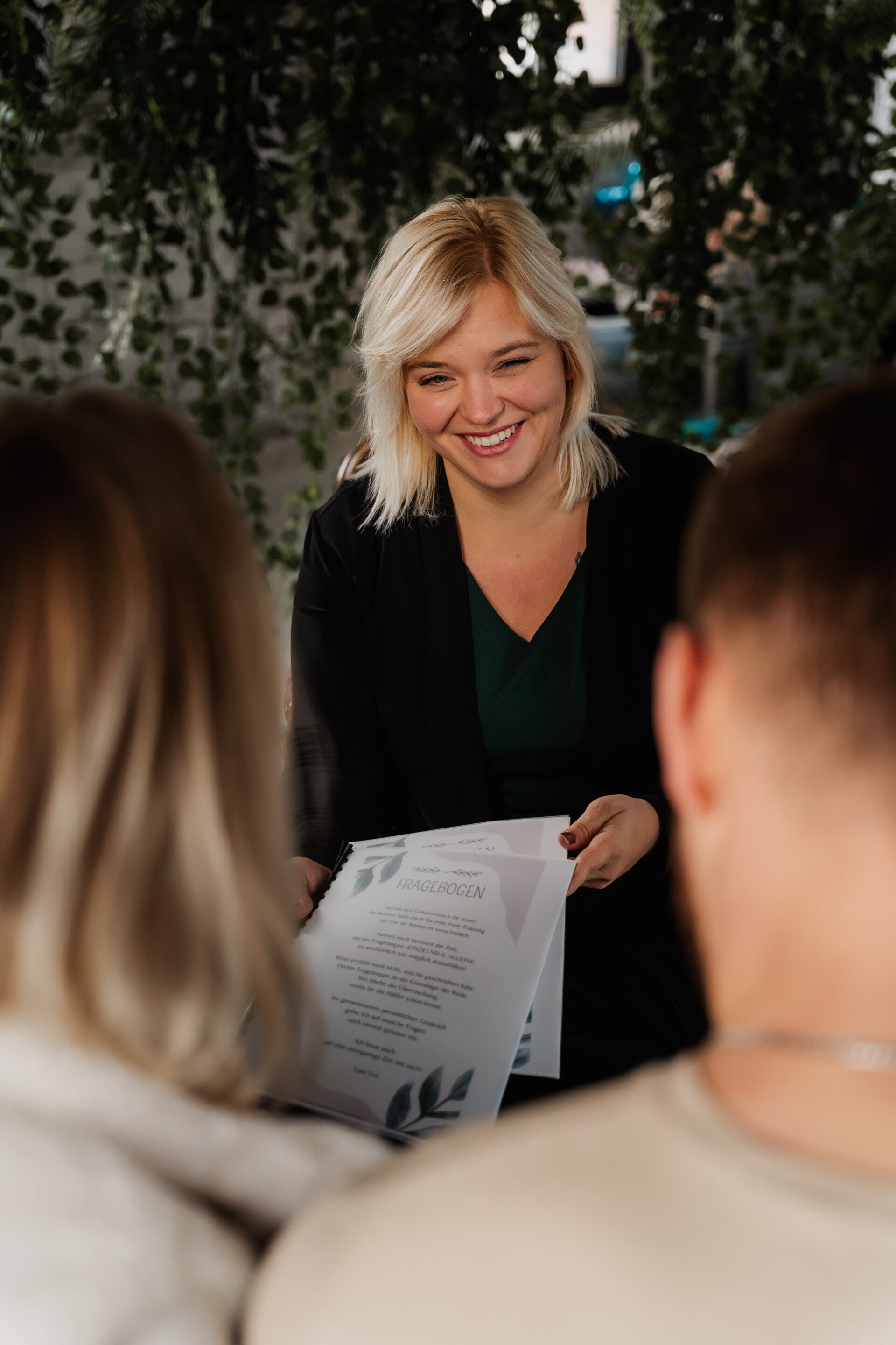 Freie Trauung Düren Aachen Köln Traurednerin Hochzeitssängerin Hochzeit Event Wedding Sängerin  Standesamt Sektempfang
