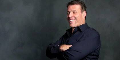 imagen posando de tony Robbins