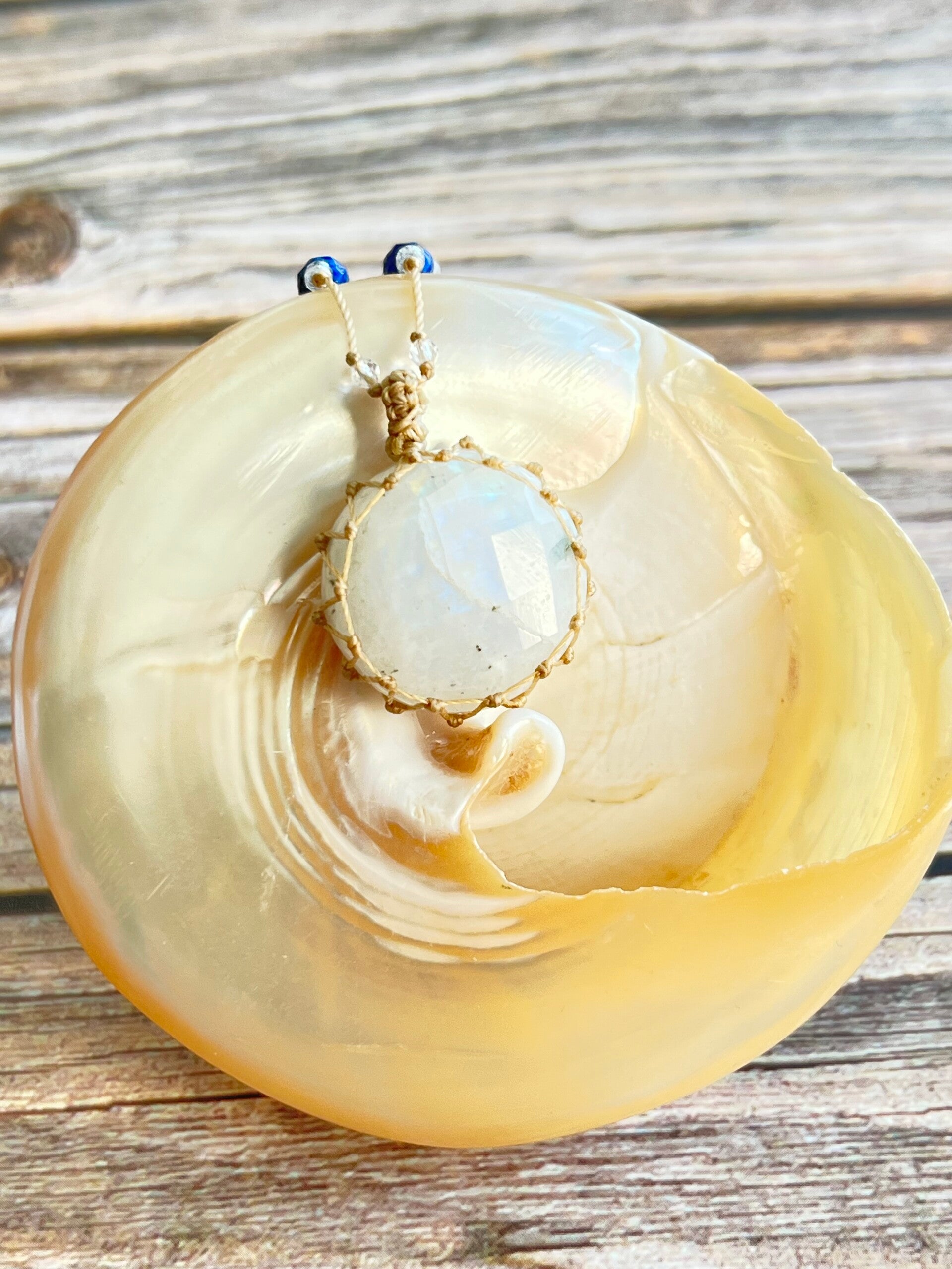 TIBETAIN Pierre de Lune