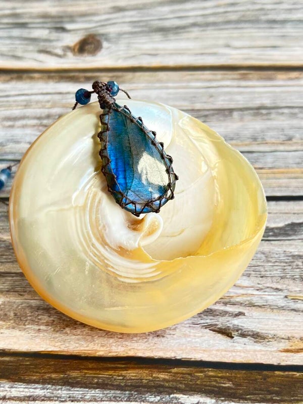 TIBETAIN Labradorite