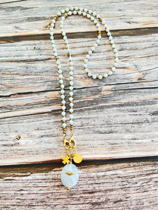 Collier Scarabée Pierre de lune