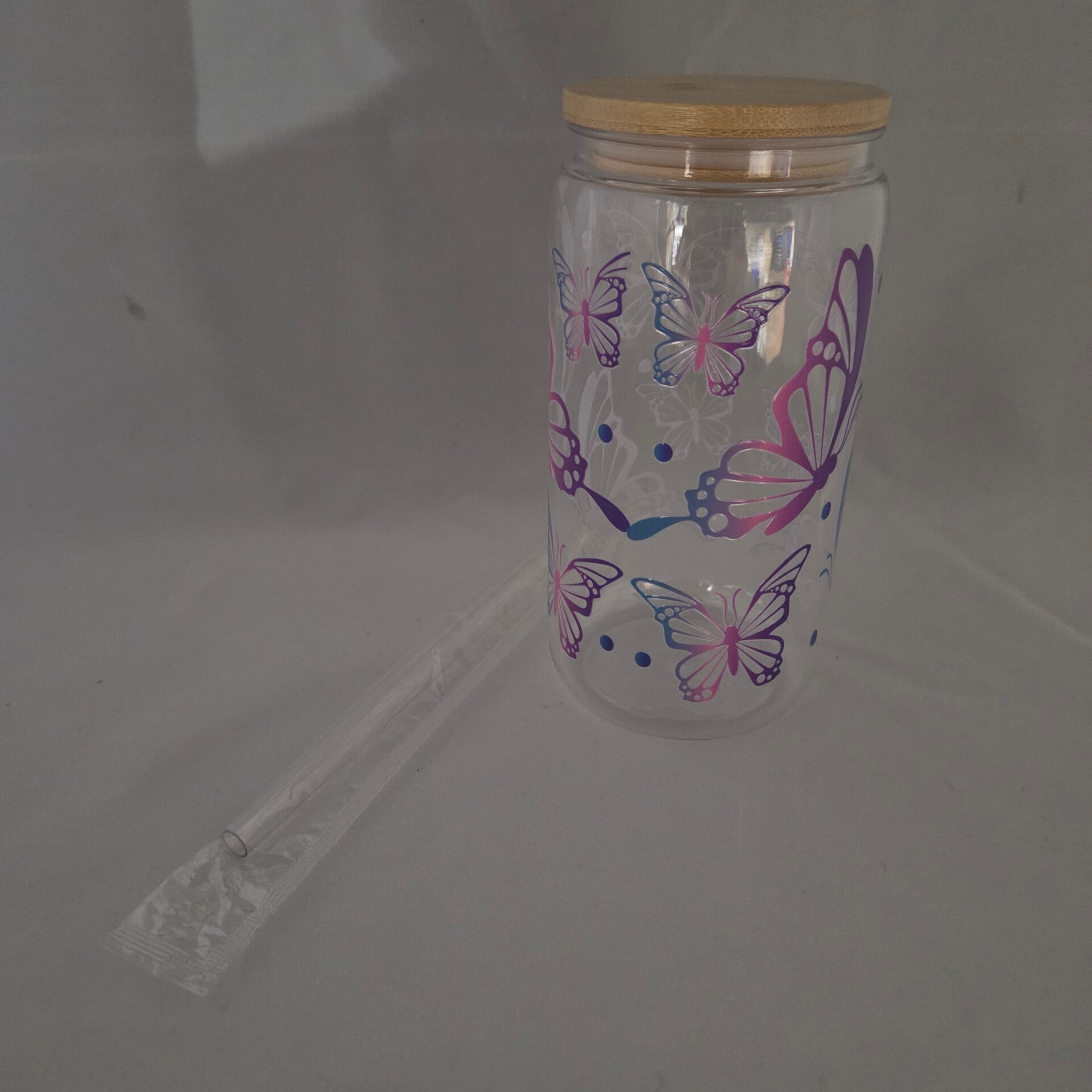 Rietjes beker met vlinders