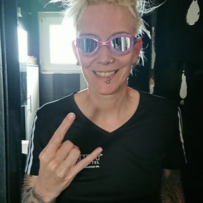 Jennifer und ihre neue Sehhilfe