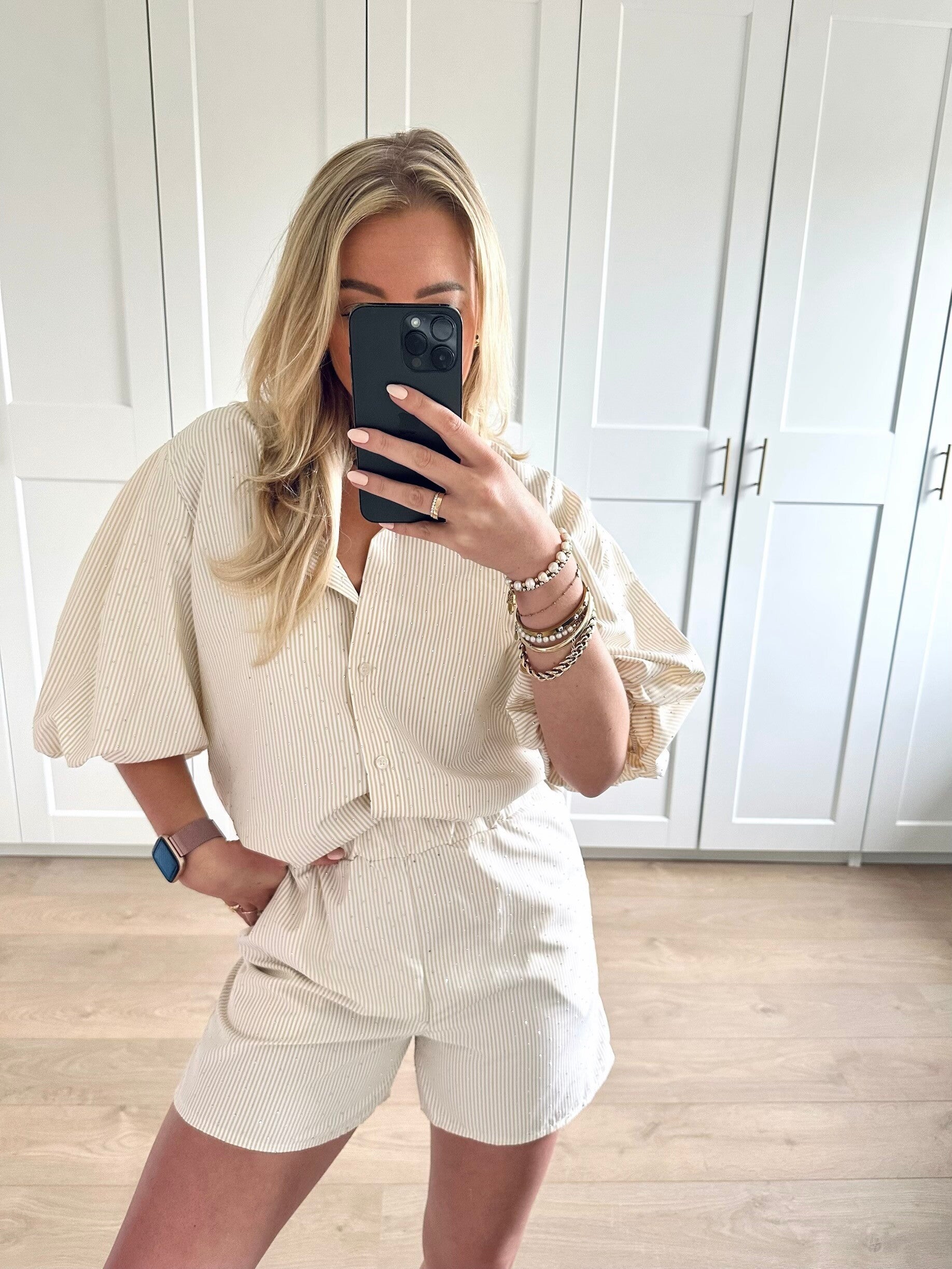 Gestreepte set met steentjes - beige