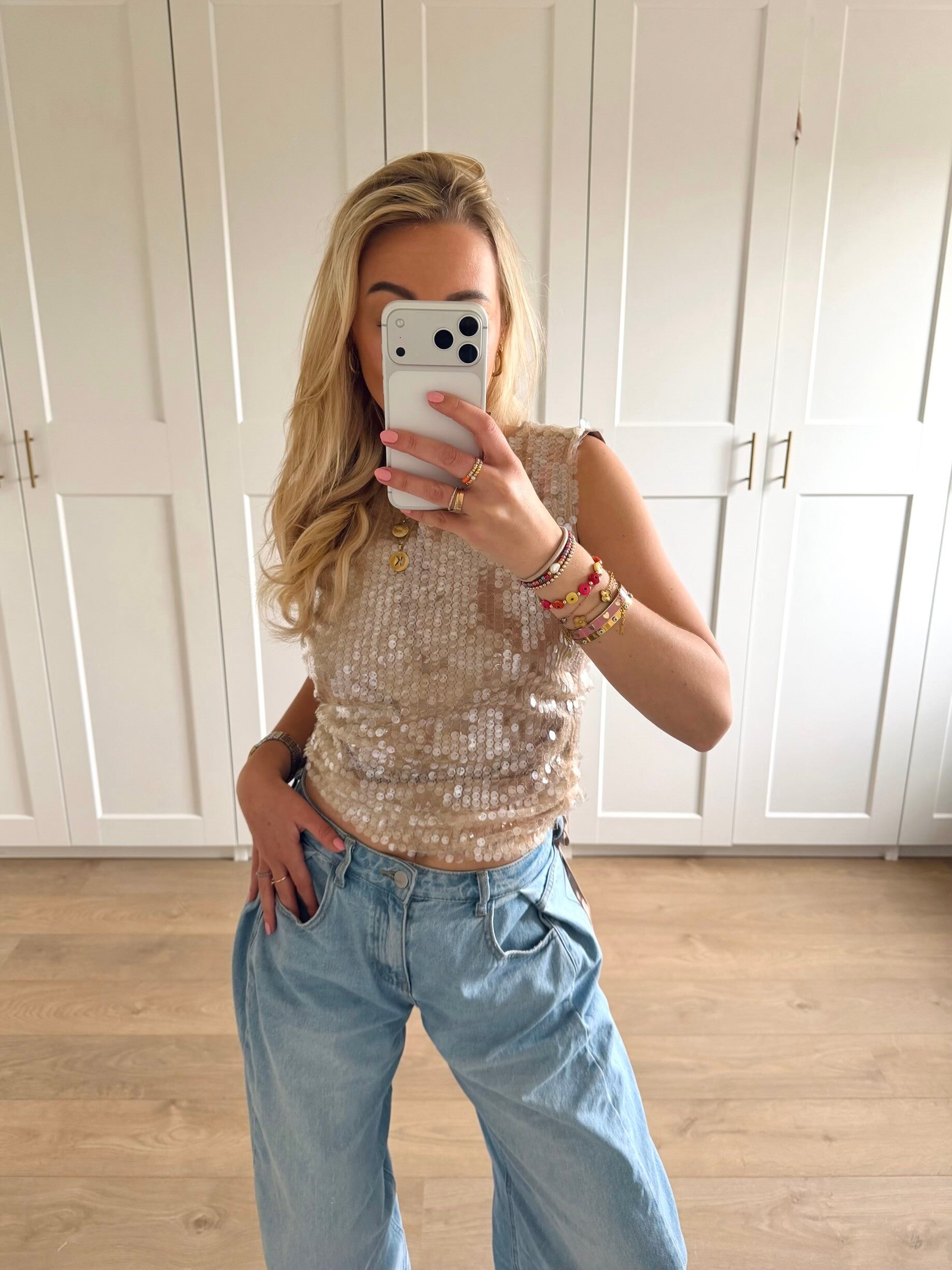 Pailletten top met hoge hals - beige