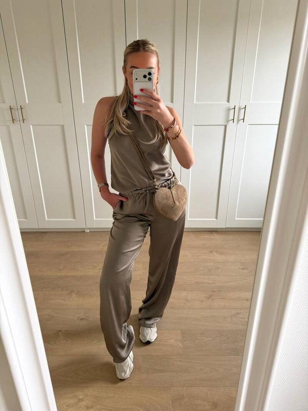 Twee delige satijnen set - taupe