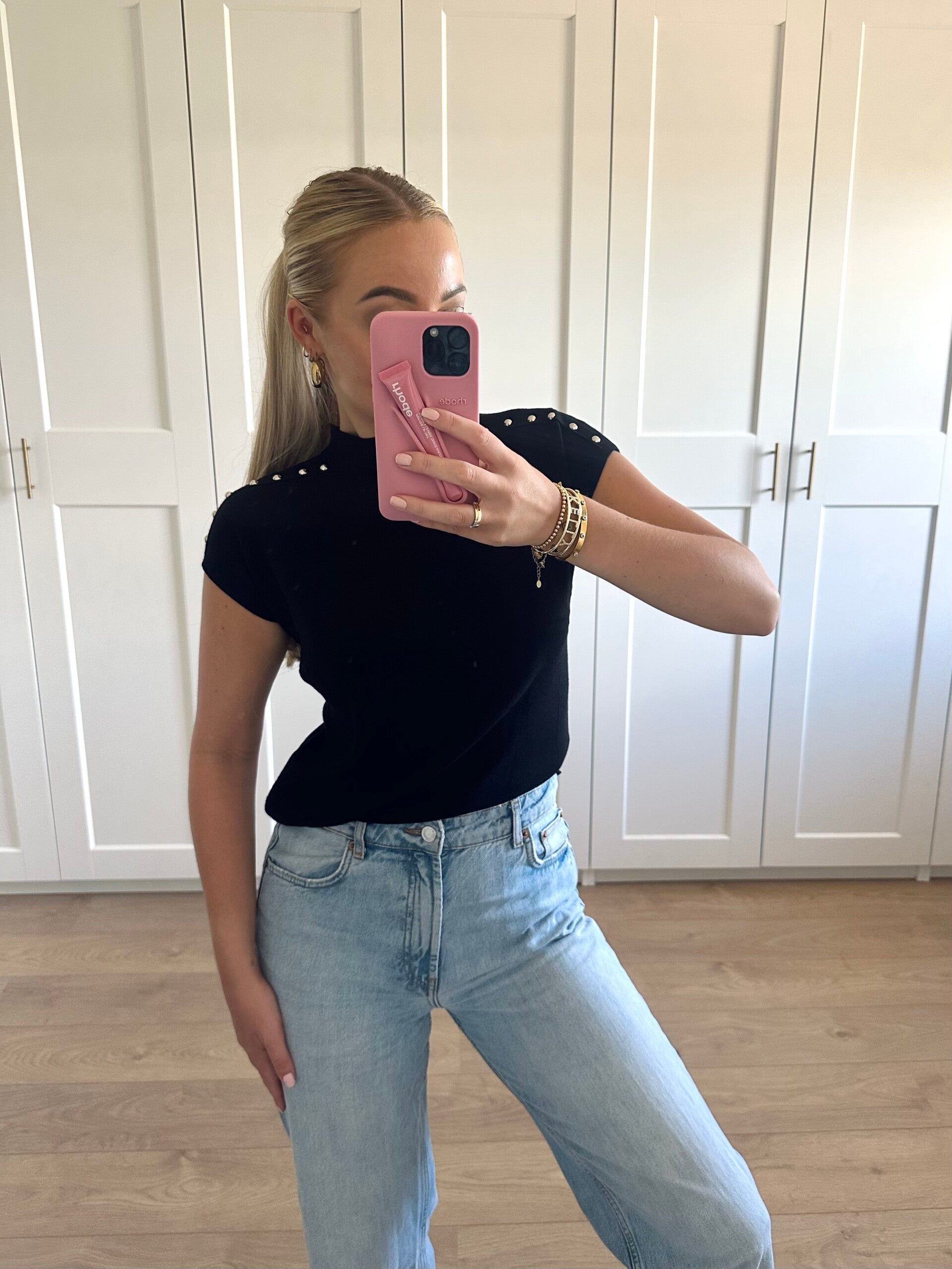 Top met zilveren studs - zwart