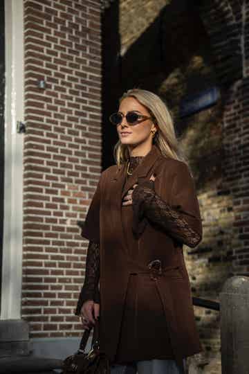 Kanten top met flare mouw - bruin