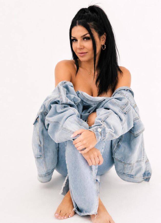 antonia-2-standard-9b9yqn.jpg