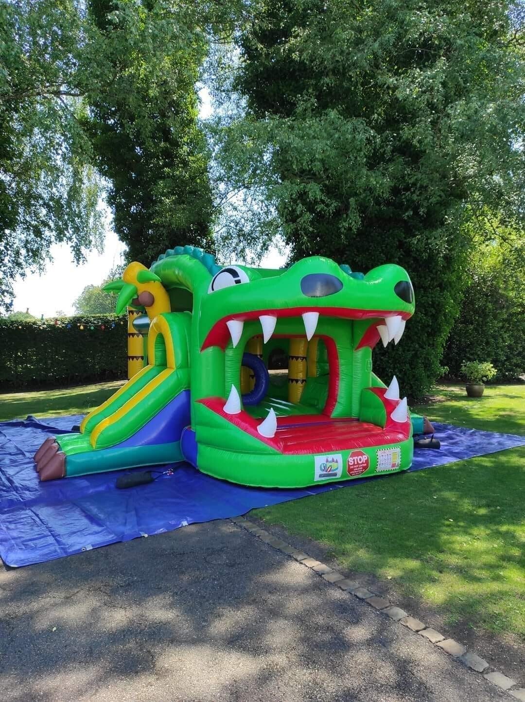 Play & Jump verhuurt uniek Krokodil springkasteel (Kroko) met glijbaan in Ham, Tessenderlo, Beringen, Leopoldsburg en omgeving.