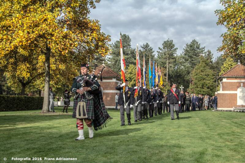 canadees-kerkhof-30-10-2016-frans-60-d-157-standard-jndtfd.jpg