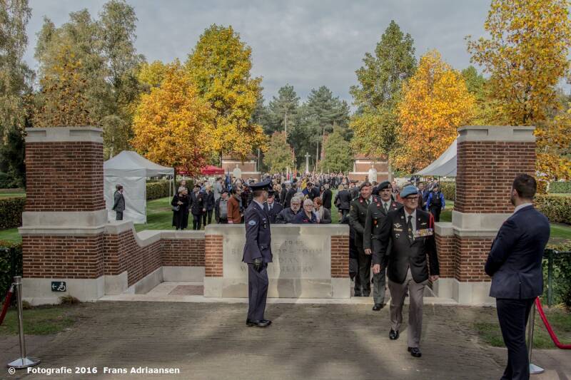 canadees-kerkhof-30-10-2016-frans-60-d-179-standard-v2pq14.jpg