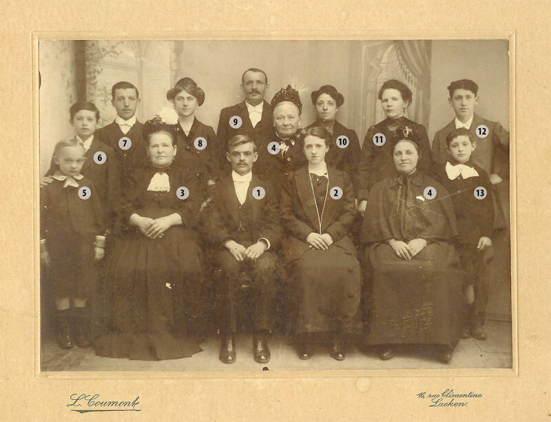 1912 huwelijksfoto Aarden-de Ridder genummerd