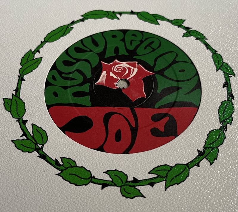 UK BEG 122T die cut textured sleeve