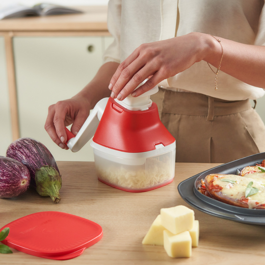 Tupperware Raspmolen / Grate N Store Multi-Mühle