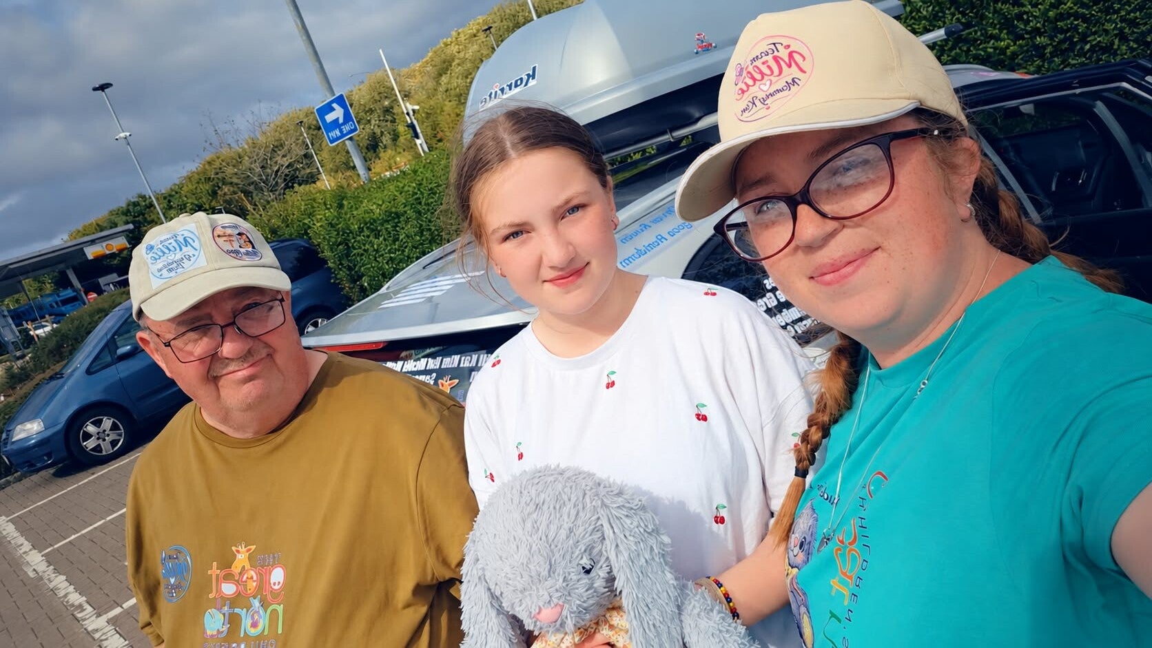 Left - Grandad Bill, Center - Big sister Makayla, Right - Mammy Kim